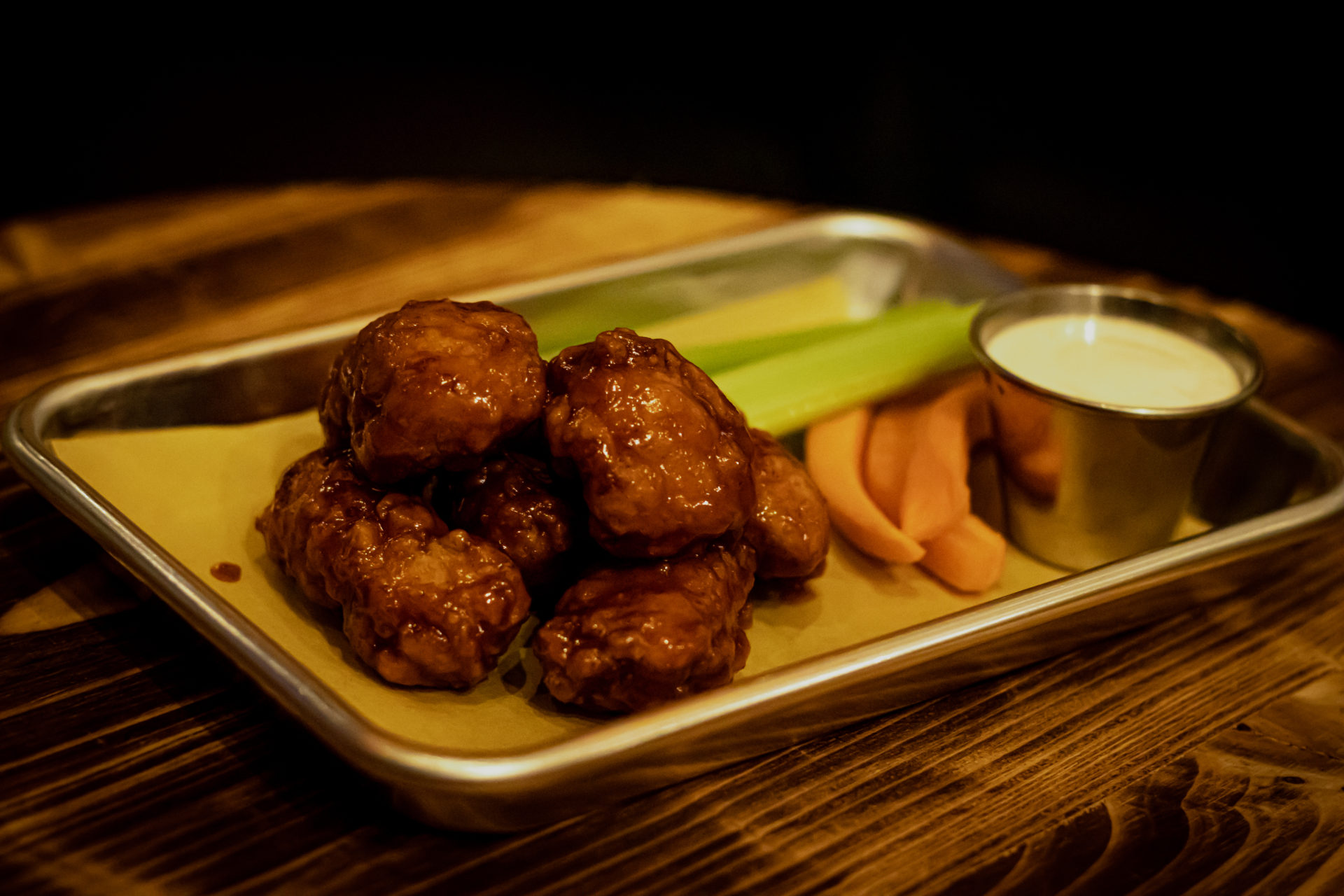 Chicken Wings served with vege and mayo at the Legendary Axe throwing detroit.